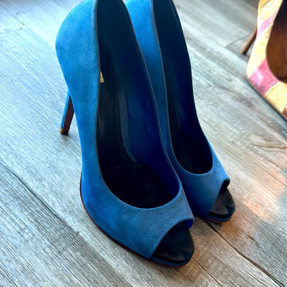 Schultz Imported Brazilian Suede Open Toed Blue Pumps